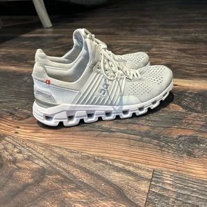 On clouds women’s cloudswift glacier white